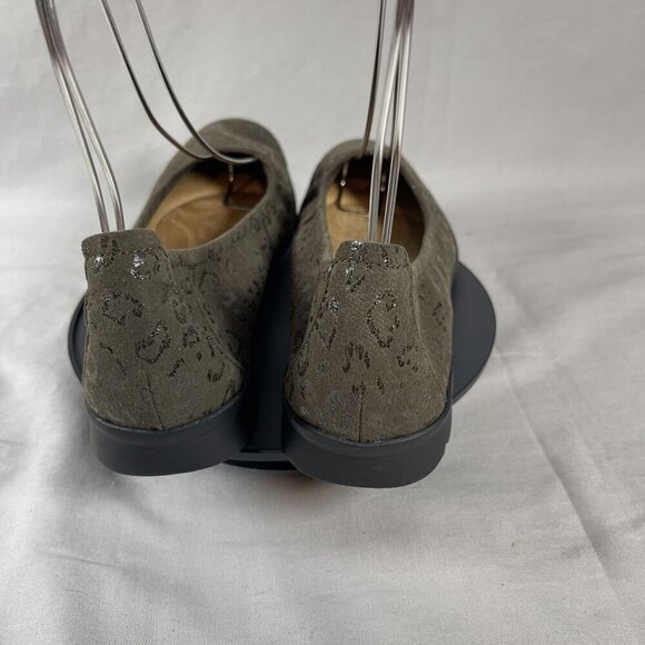 Clarks Women's Brown Leather Leopard Print Ultimate Comfort Round Toe Flats Shoe - Picture 4 of 8